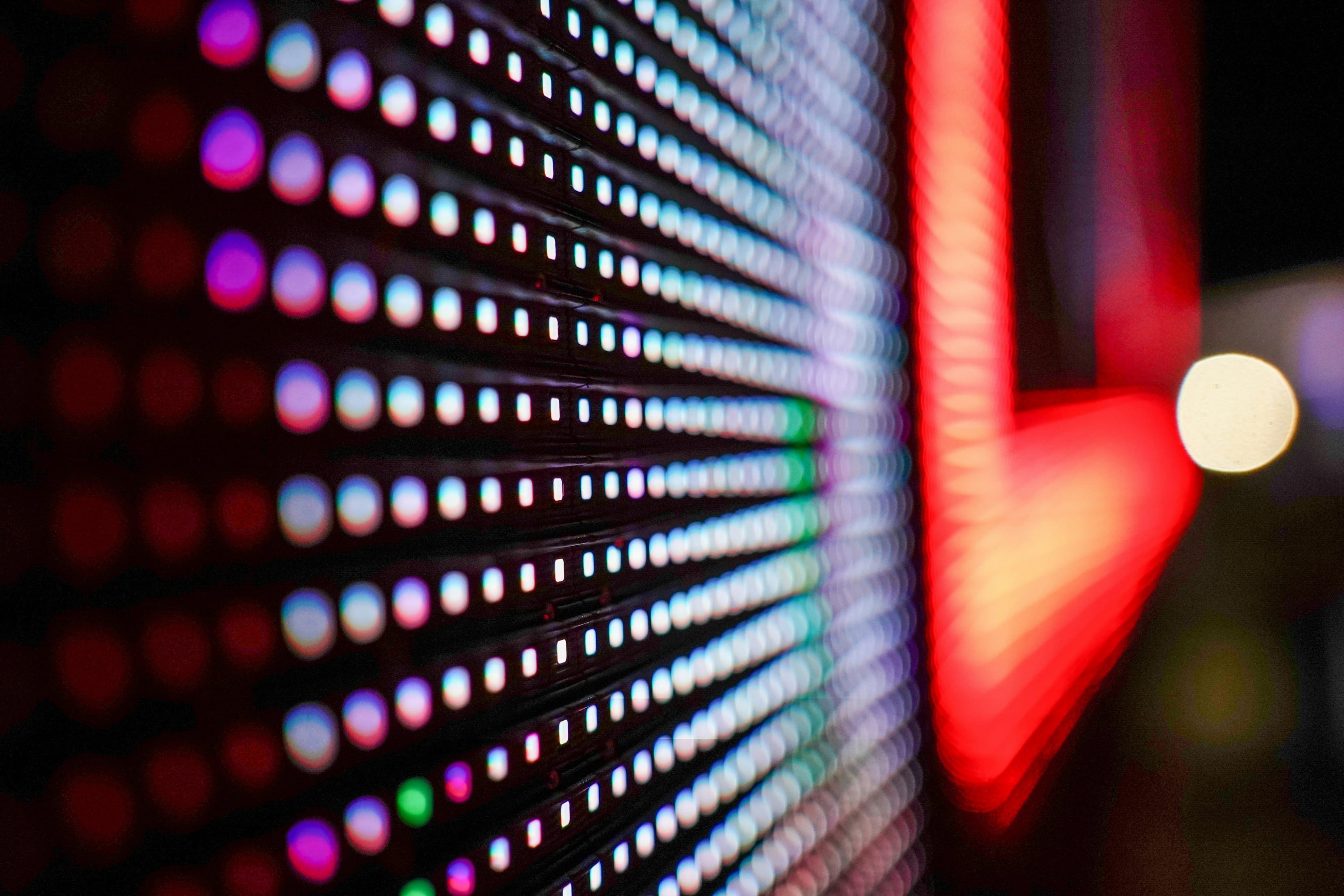 【產業短評】IT面板邁向OLED時代，台灣面板廠競爭力受考驗